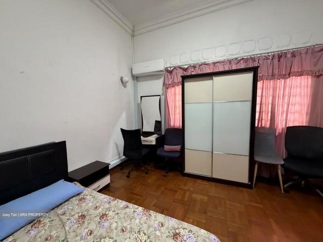 Lorong Sari D5, Detached