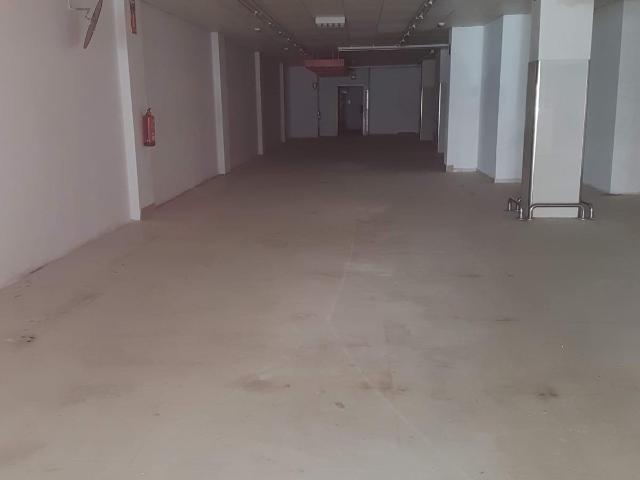 LOS CORRALES DE BUELNA, CÉNTRICO. LOCAL COMERCIAL DE 500 METROS, POSIBILIDAD CAMBIO DE USO A VIVIENDAS