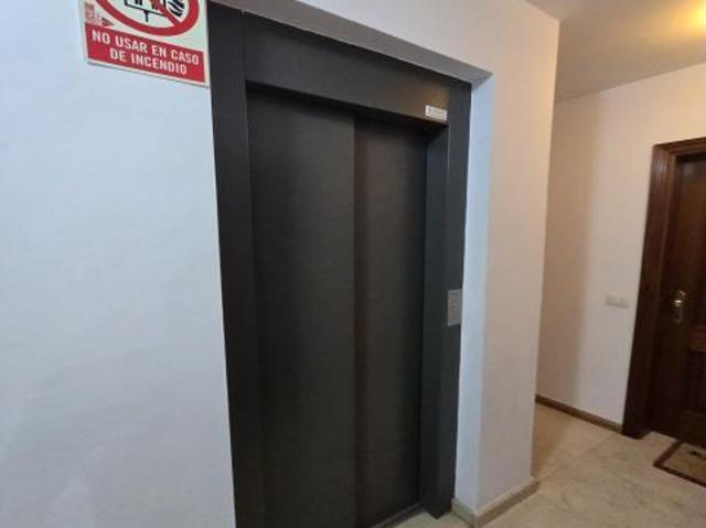 Los Abrigos Piso 3 habitaciones, 1 baño, salon comedor, balcon. entrada 40000 euros hipoteca mes 8