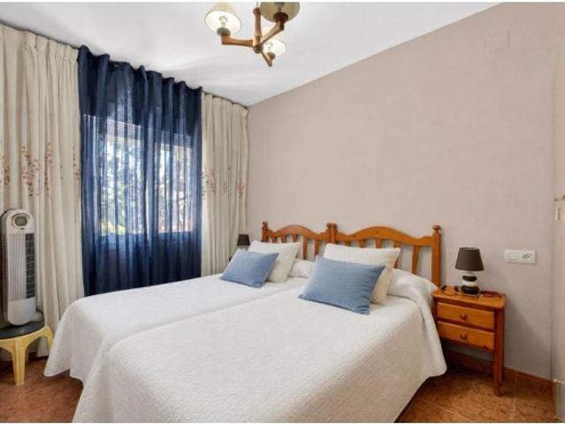 Los Altos Adosado Quad de Esquina con Solárium, Jardín Privado y Piscina comunitaria