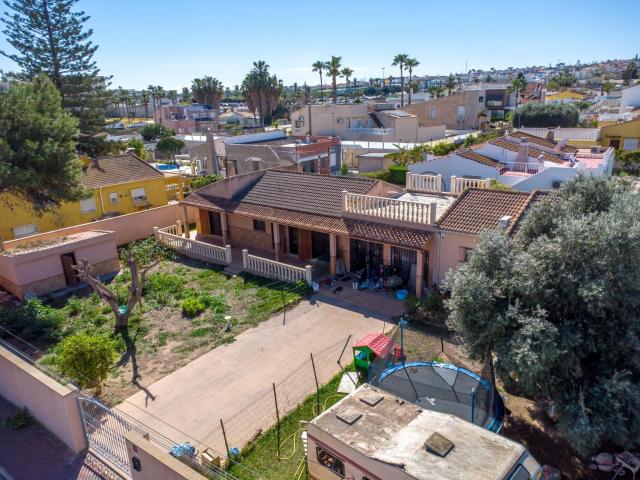 Los Balcones Chalet independiente con gran potencial en parcela de 1.000 m2 para reforma e inversión
