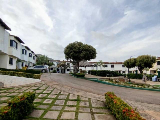 LOS OLIVOS COUNTRY VILLAS +R, EL VALLE TOWN HOUSE VENTA EN MARGARITA