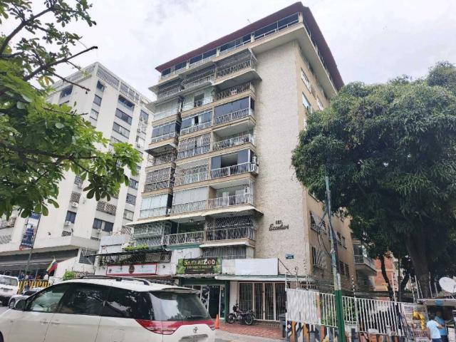 los Palos Grandes, Vendo apartamento para actualizar PF NY