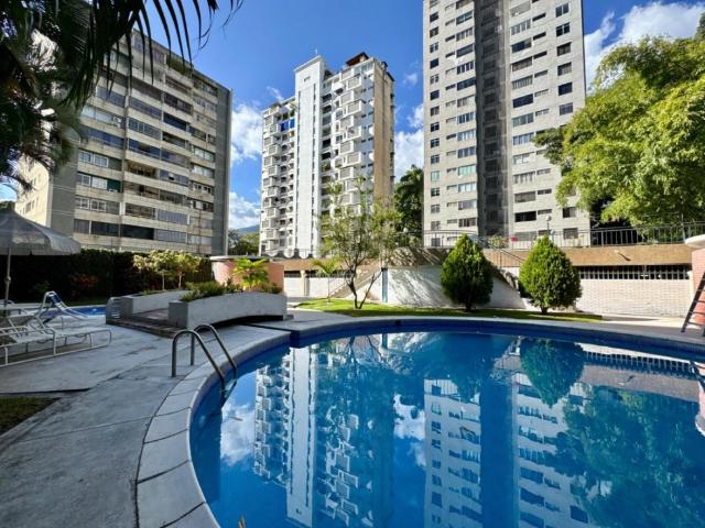 Los Palos Grandes PH en Venta con terraza 360`