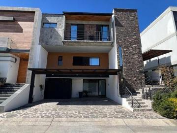 Los Robles Residencial Residencia en Venta