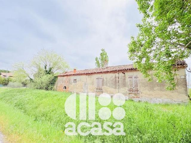Lotto con casa indipendente e terreno