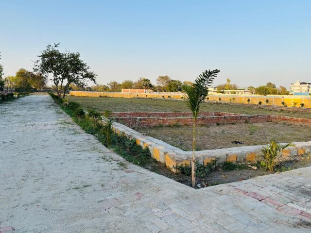 Lotus Parkk 94 Sq.Yd. Plot in Surajpur Greater Noida Listing ID: #10105