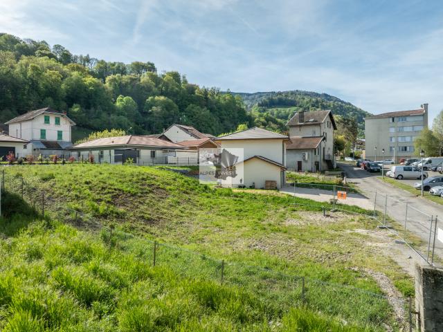 LOT 1 DERNIER LOT DISPONIBLE ! TERRAIN CONSTRUCTIBLE, VIABILISE ET LIBRE DE CONSTRUCTEUR DE 663 M2