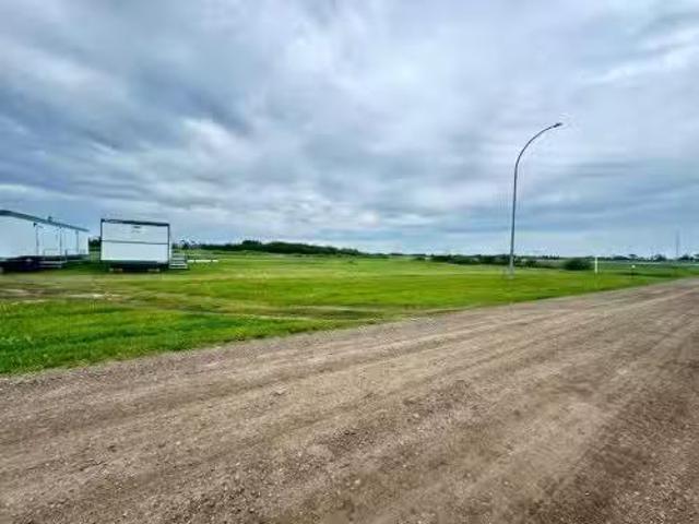 Lot 2, Block 13 2 Street West, Waseca, SK, S0M 3A0 vacant la.