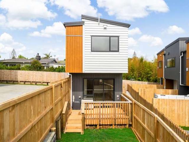5/300 Great North Road, Henderson, Waitakere City