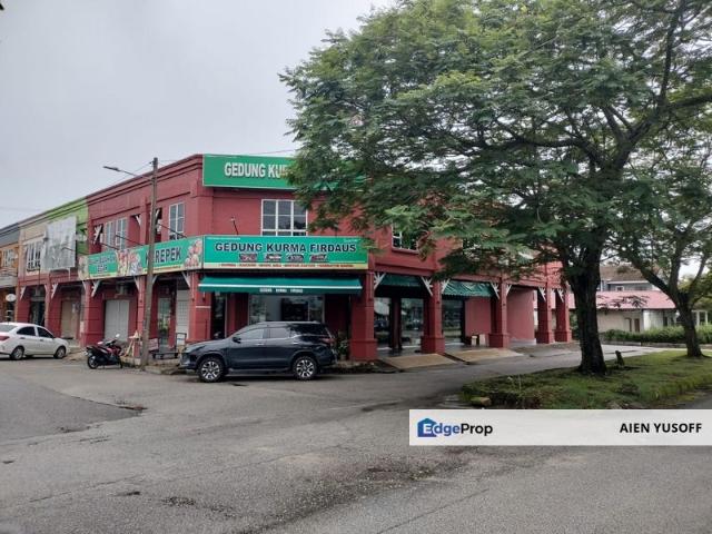 Lot Corner Lot Setingkat Di Taman Guru