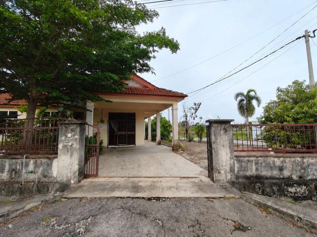 Lot BangloTaman Teluk BaiduriTanah Luas