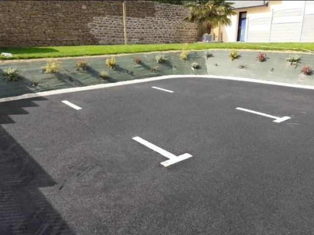 Lot de 11 parkings aériens dans quartier chargé 127m² La Seyne sur Mer