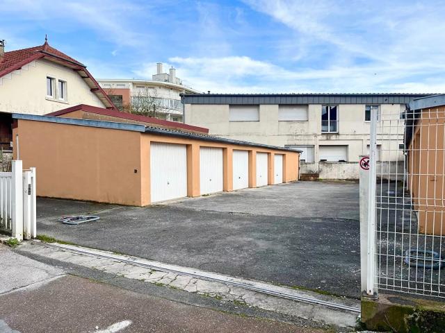Lot de 13 garages loués
