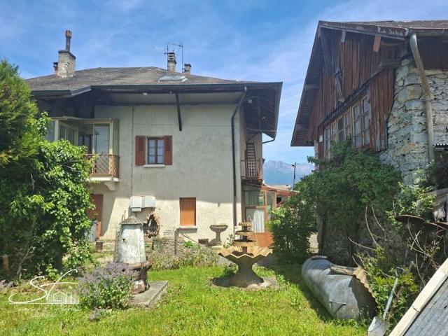 Lot de 2 maisons + grange avec cour et jardin, à vendre à PL. 240m² Planaise
