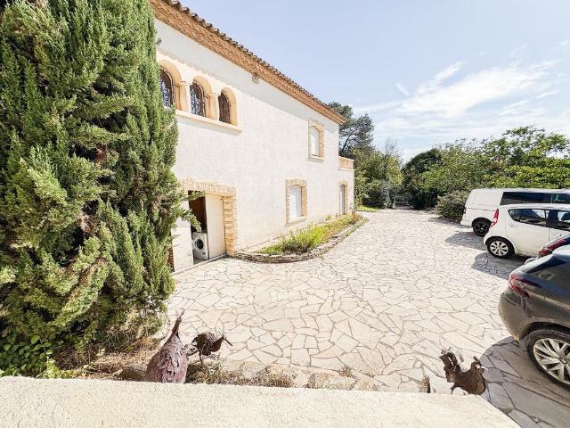 Lot de 4 appartements + garage + 700 m² de terrain