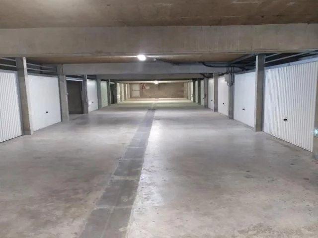 Lot de 5 Garages Porte Neuve entre centre ville et La Madrag. 65m² Saint Cyr sur Mer