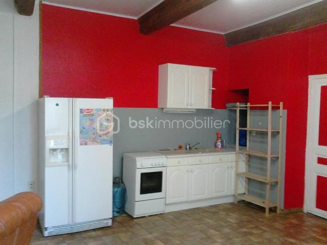 LOT DE 8 APPARTEMENTS + PARKING ET CAVES 330 M2 BOURG SAINT ANDEOL RENTABILITE 10%