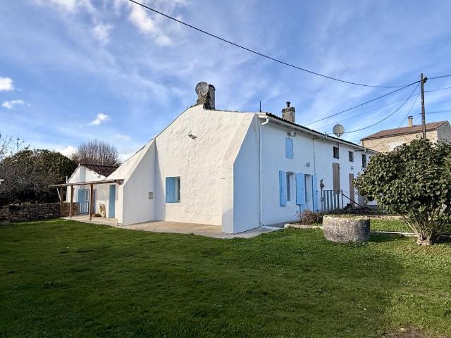 LOT DE DEUX MAISONS D'HABITATION, GRANGE, ATELIER ET TERRAIN