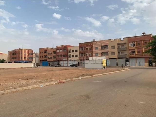 Lot de terrain commercial a vendre