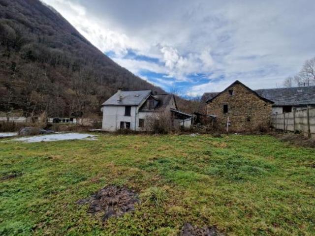 Lot Maison d'environ 109m², dépendances et terrains