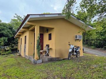 Lote Céntrico con 2 Alquileres en Los Buzos, Cambutal