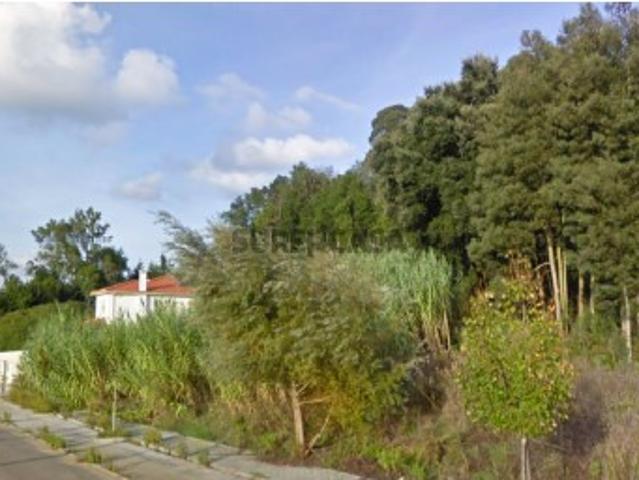 Lote com 528 m2 para construção de uma moradia unifamiliar, localizado na urbanização Visconde da Barreira
