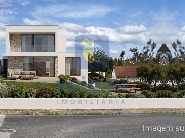 Lote com 620 m² para moradia de 2 pisos e cave com 425m² em Pousos, Leiria