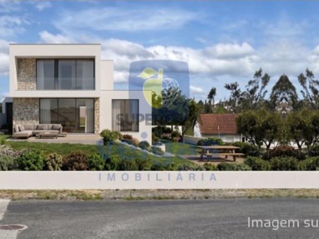 Lote com 620 m² para construção de uma moradia unifamiliar com 2 pisos e cave, com 425m² de área bruta de construção, e 145 m² de área de implantação, localizado em Azabucho, Pousos, em Leiria