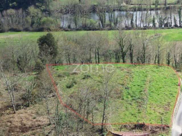 Lote com 1300m2 com projeto aprovado para moradia individual