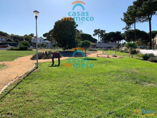 Lote com 1.454 m2, área de construção de 250 m2, boa envolvente, a 1 km da praia. | 26083819223