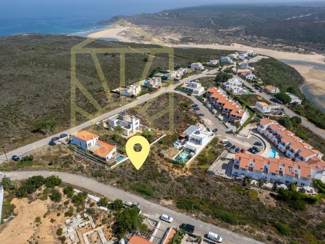 Lote com Vista para o Mar no Espartal – Onde a Natureza Marca o Ritmo