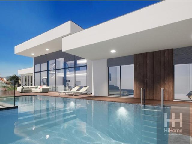 Lote com projecto aprovado para moradia T4 com piscina no Funchal