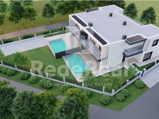 Lote com projeto aprovado para 2 moradias geminadas T4 com piscina