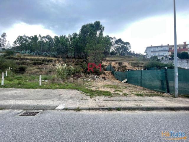 LOTE COM PROJETO APROVADO PARA CONSTRUÇÃO DE MORADIA DE 3 FRENTES | ENCOSTA DO VALE, VALONGO | 26084063344