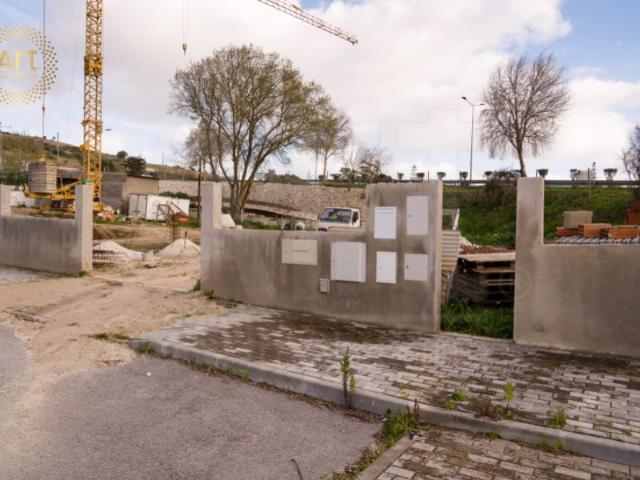 Lote com Projeto Aprovado para Moradia T4 O Seu Futuro em Torres Vedras