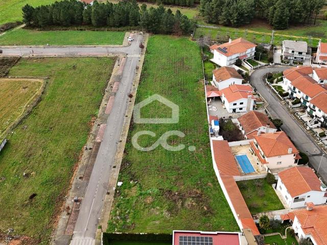 Lote de destinado à construção de moradia, situado em uma localização privilegiada na periferia da cidade, oferecendo vistas deslumbrantes sobre a mesma, Chaves