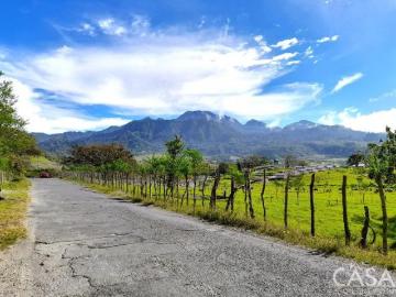 Lote de Primera en Volcán con Impresionantes Vistas al Valle