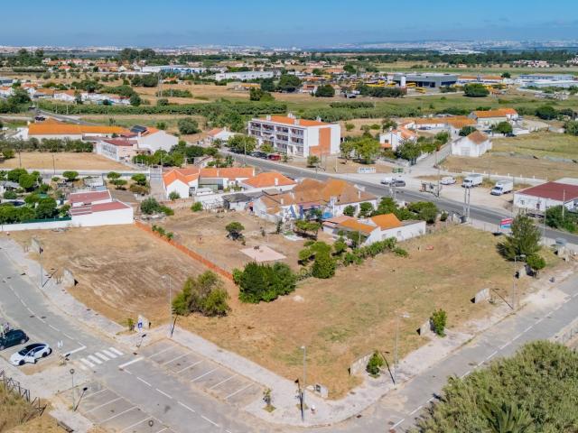 Lote de tereno construção com projeto aprovado, na Broega Montijo