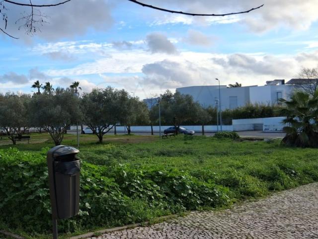 Lote de Terreno com Alvará de Loteamento Aprovado Construção de 16 Fogos 6 Pisos + 2 caves + Estacionamento para 11 carros