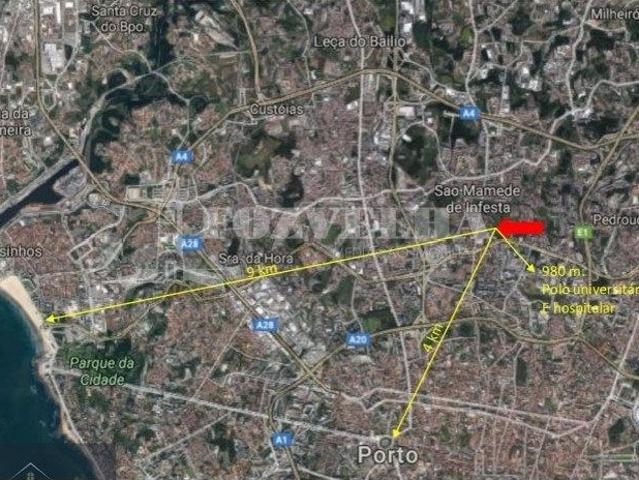 Lote de terreno com casinhas para reabilitar, junto a Polo Universi.