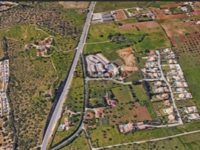 Lote de terreno com furo de água e viabilidade de construção de 950 m²