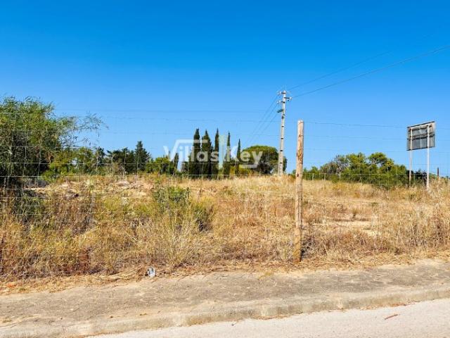 Lote de terreno com furo de água e viabilidade de construção de 950 m², Lagos, Algarve/Portugal