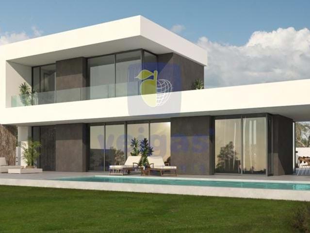 Lote de Terreno com Projeto para Moradia T3 com Piscina – Nadadouro