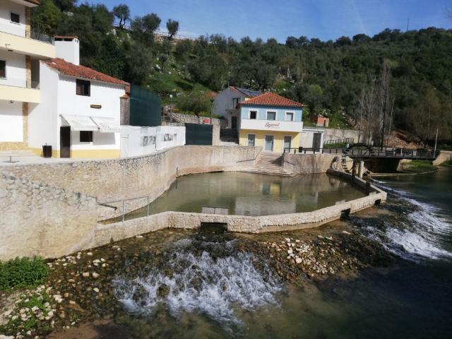 Lote de Terreno aprovado 1.300m2 com 650m2 de de Construção, Junto à Estrada e próximo da Praia Fluvial do Agroal