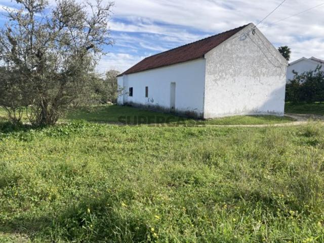 Lote de Terreno de 2200 M2 com Armazém, Sesimbra/Caixas