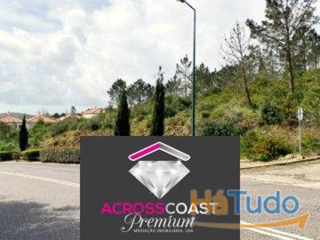 Lote de terreno destinado a construção de escritórios e comércio, situado em Belas, Sintra | 26064057764