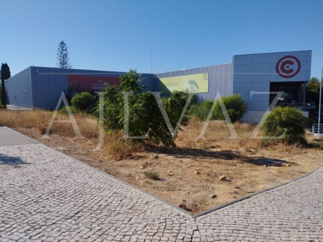 Lote de Terreno em Quarteira junto ao Continente