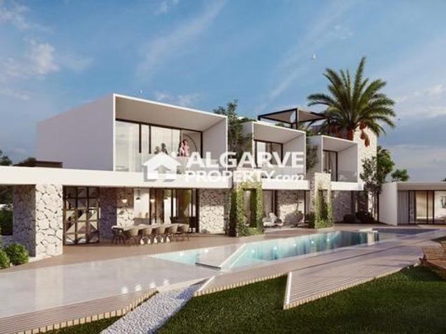 Lote de terreno junto a vários campos de golfe com projeto aprovado em Vilamoura, Algarve