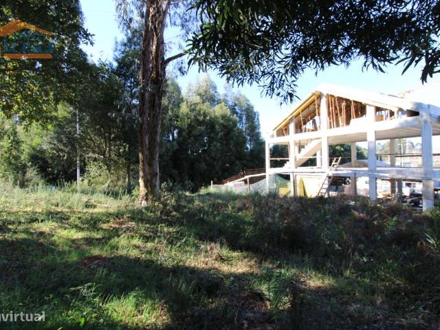 Lote de Terreno Serzedo para a construo de Moradia 3 Frentes